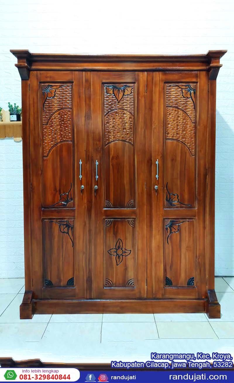 LEMARI PAKAIAN KAYU JATI PINTU 3 JOGLO TOTOK AIS221